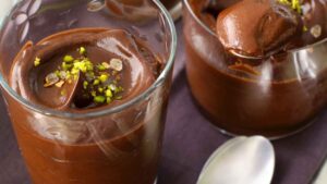 Budino al cioccolato con croccante - Culinaria.it