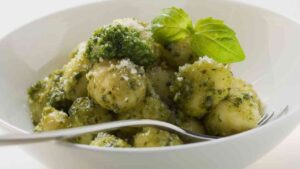 Gnocchi dell'estate al pesto - Culinaria.it