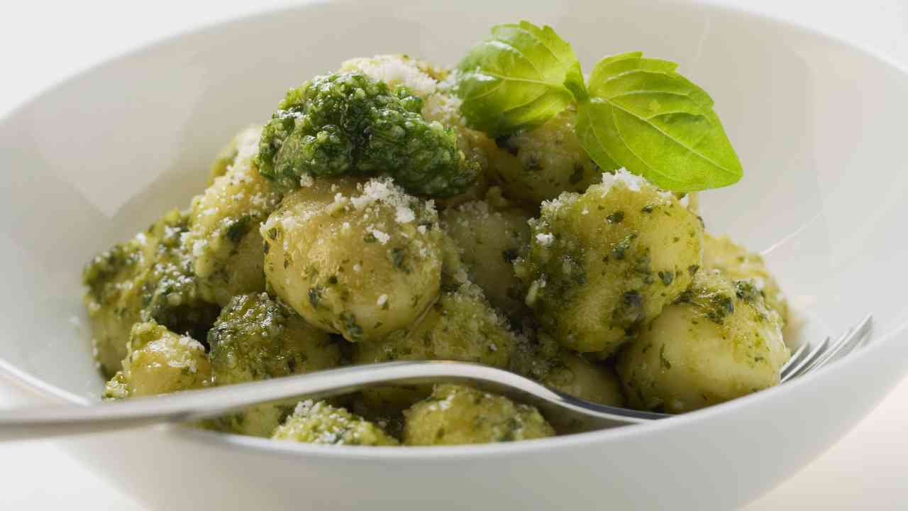 Gnocchi dell'estate al pesto - Culinaria.it