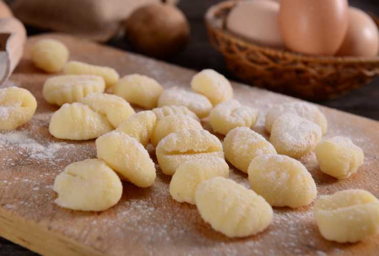 Gnocchi dell'estate al pesto - Culinaria.it