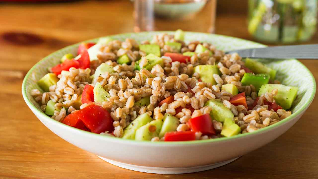 Insalata fredda con farro - Culinaria.it
