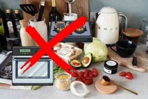 Diversi ingredienti in cucina in estate