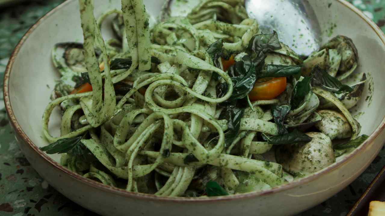 Pasta al pesto con ricotta - Culinaria.it