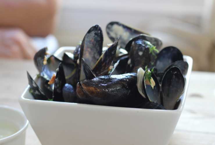 Riso patate e cozze grande classico in estate - Culinaria.it