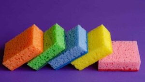 Spugnette colorate come usarle - Culinaria.it