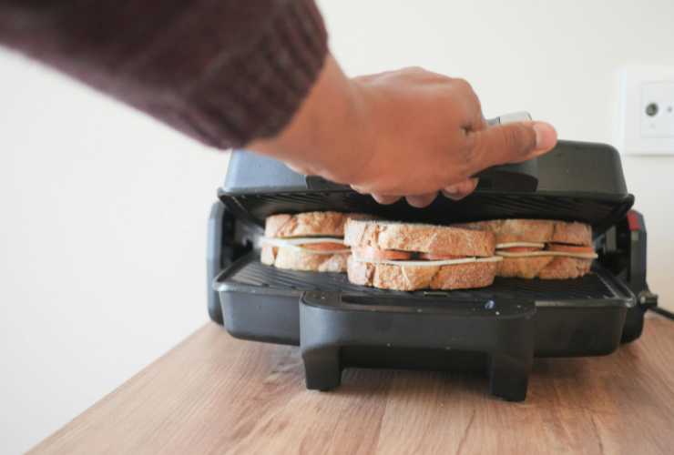 Tostapane come pulire e togliere le briciole - Culinaria.it