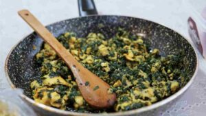 Uova strapazzate con gli spinaci