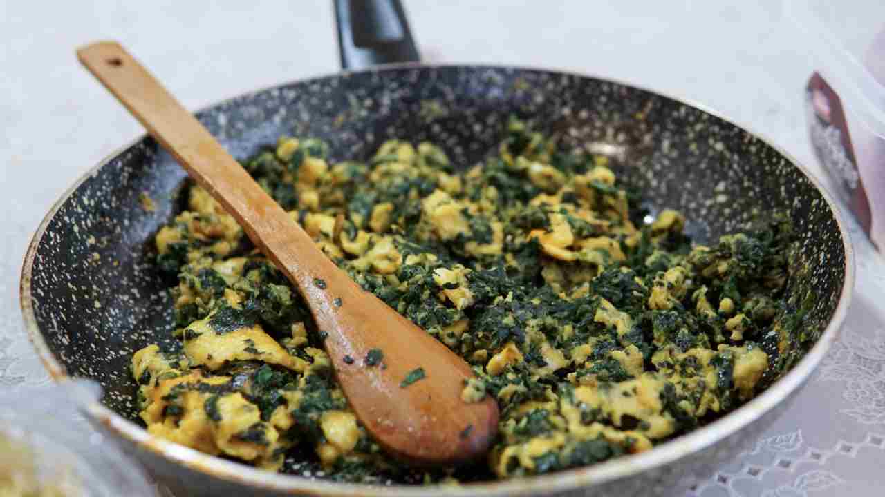 Uova strapazzate con gli spinaci