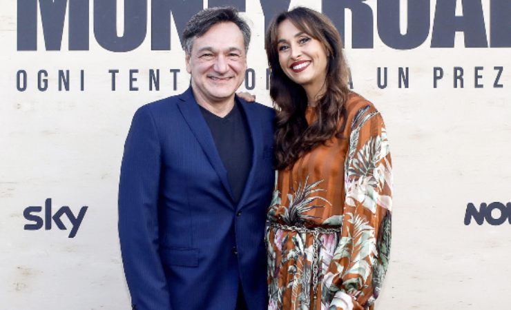 Benedetta Parodi e Fabio Caressa abbracciati