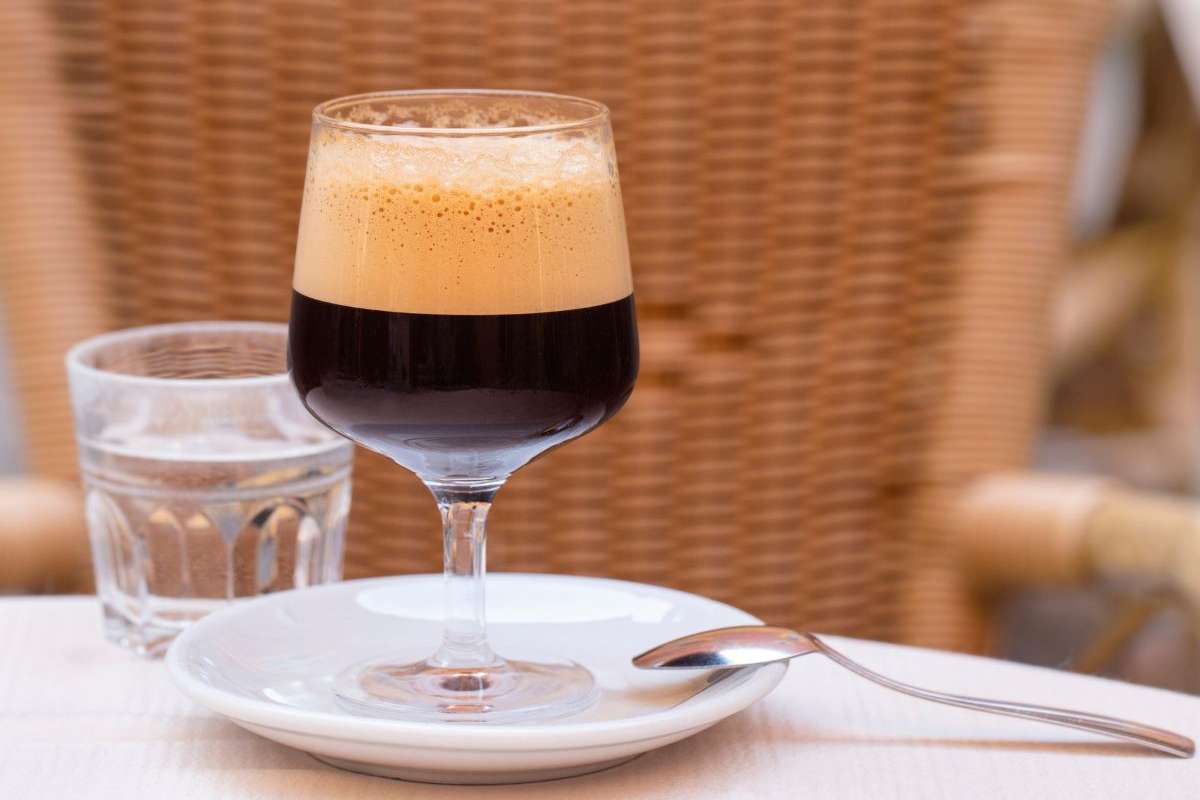 coppa con caffè freddo