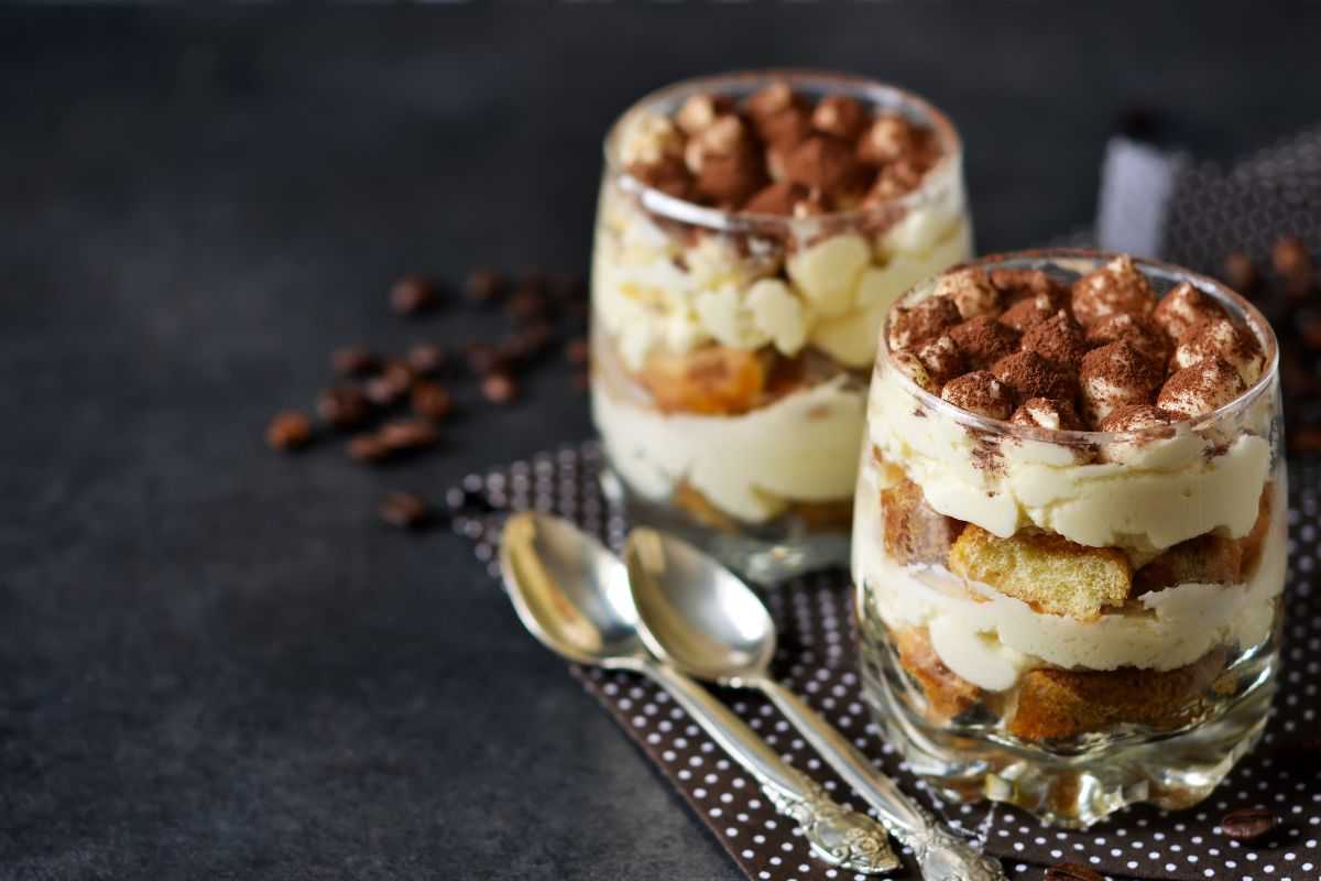 bicchieri con tiramisù