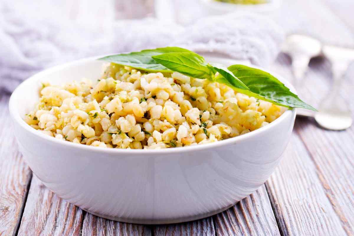 ciotola con farro condito