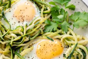 nidi di zucchine e uova