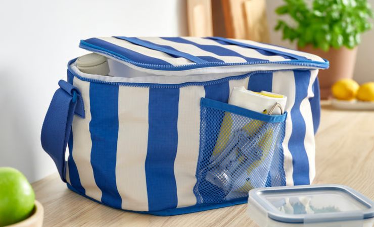 Borsa termica di IKEA a strisce azzurre e bianche