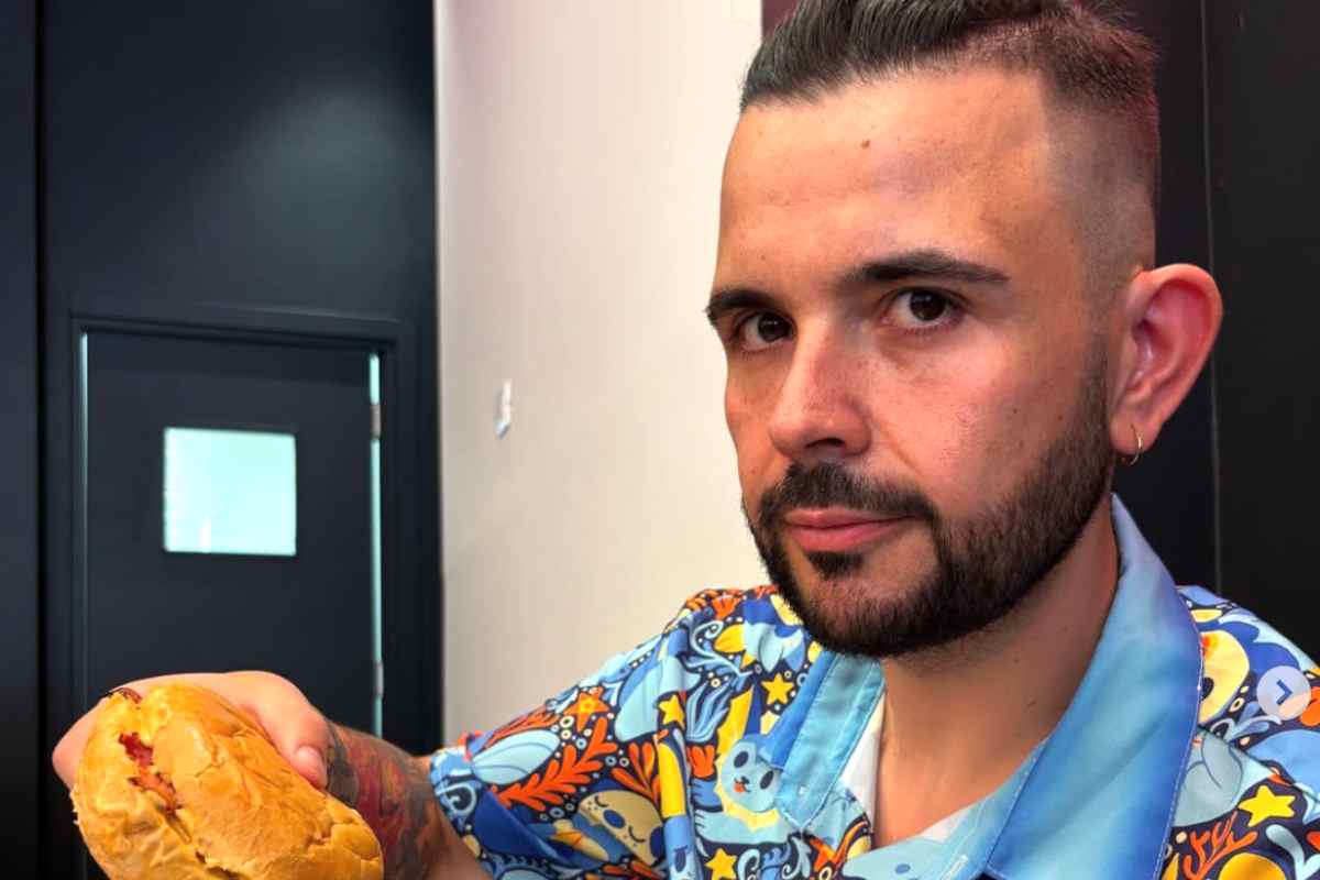 CiccioGamer89 con il suo panino in mano
