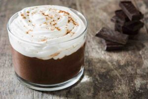 bicchiere con panne cioccolato