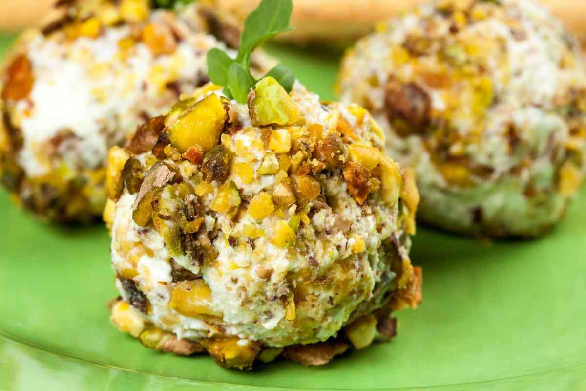 palline di formaggio con pistacchio