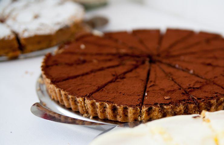 crostata al cioccolato con polvere di cacao