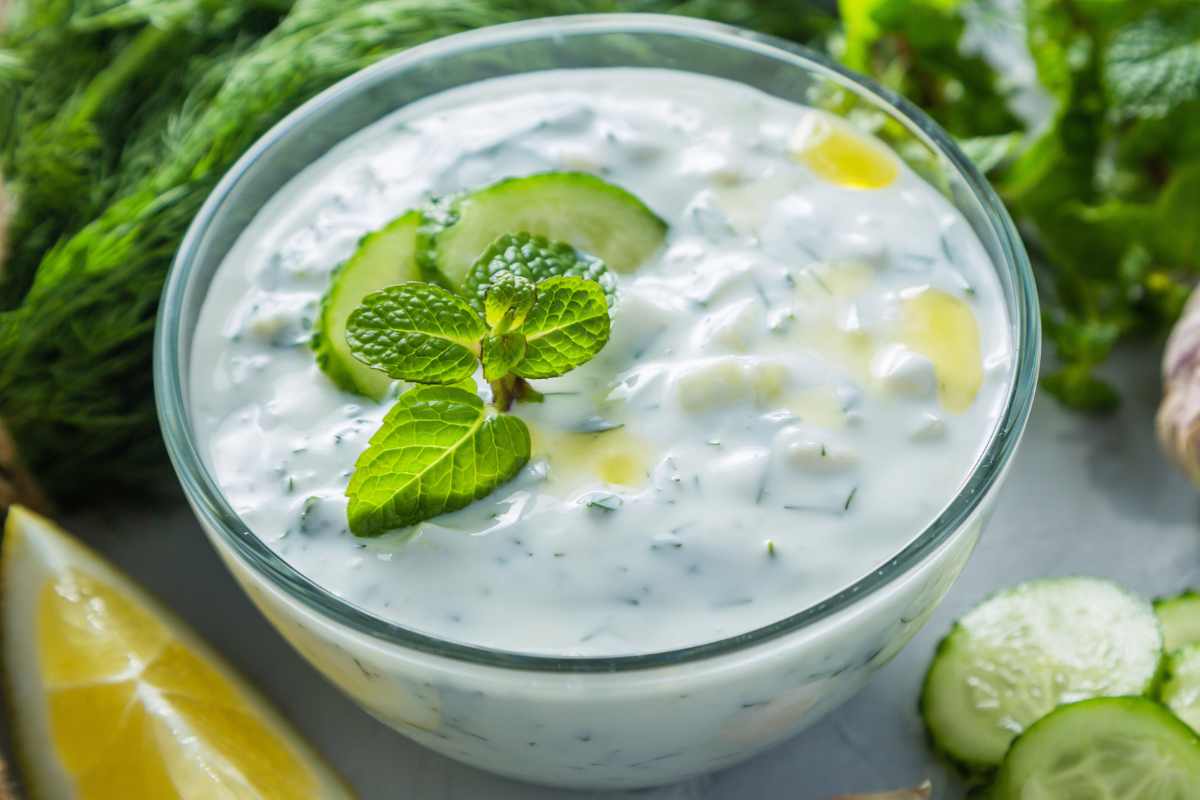 salsa tzatziki in una ciotola
