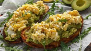 bruschettona uova e avocado-culinaria.it