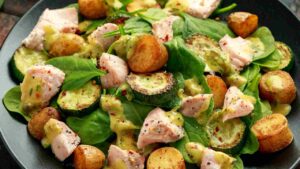 Insalata di pollo con zucchine patate e spinaci - Culinaria.it