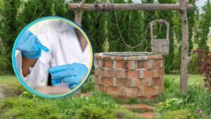 Un pozzo e delle analisi su un campione di acqua