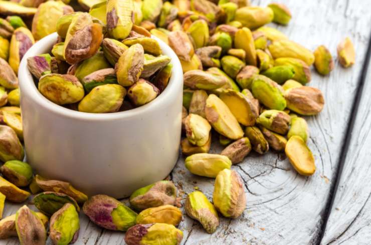 pistacchi dentro ad una ciotola
