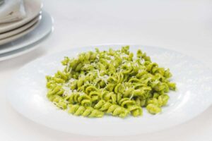 fusili con pesto e formaggio